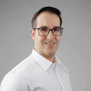 Headshot of Tiago Nunes, läkare, PhD